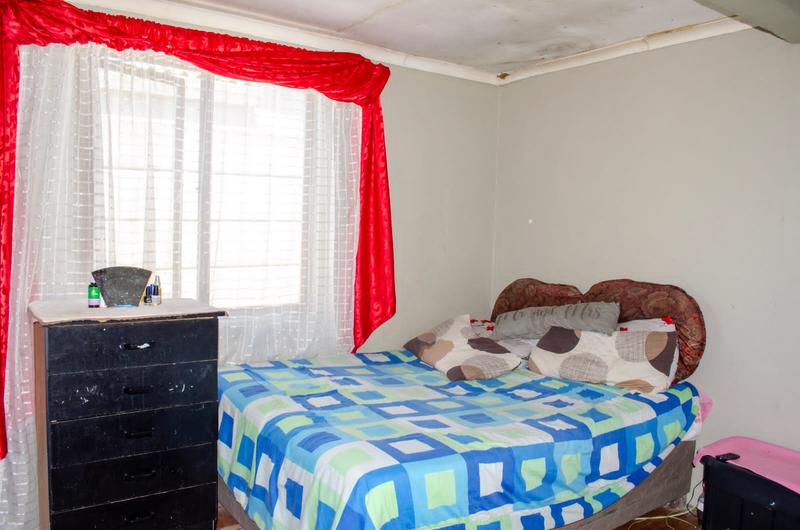 4 Bedroom Property for Sale in Pelikan Park Western Cape